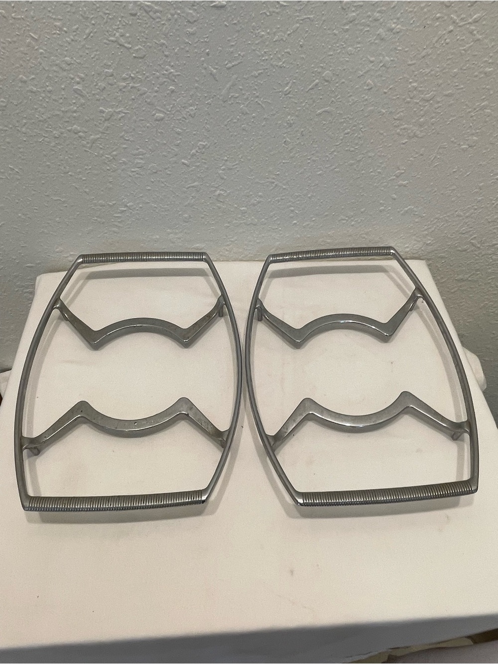 Vintage Corningware Casserole Carrier and Trivet Cooling Tray.